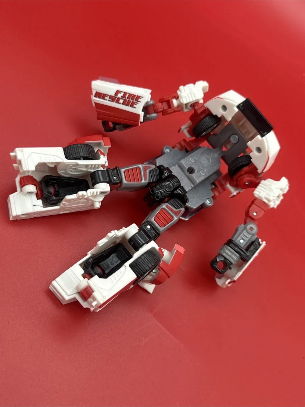 Hasbro Transformers Universe Legends Red Alert Action Figure